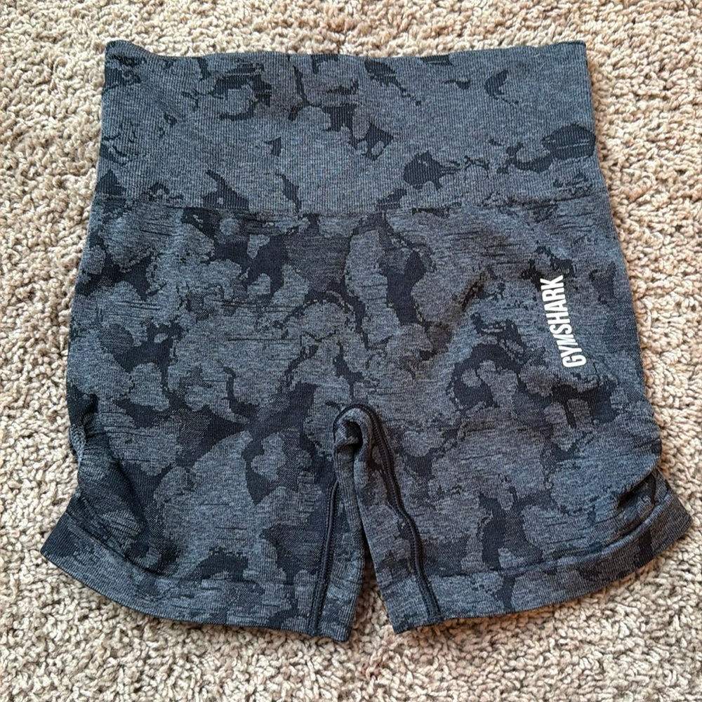 Gymshark seamless shorts - size XS - black camo - excellent condition